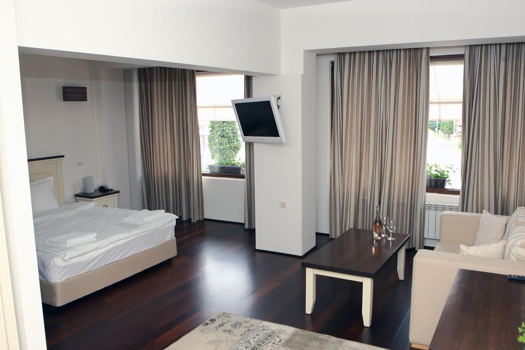 Hotel Par Avion Априлци Экстерьер фото